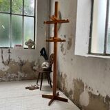 Patère wears pine coat 70