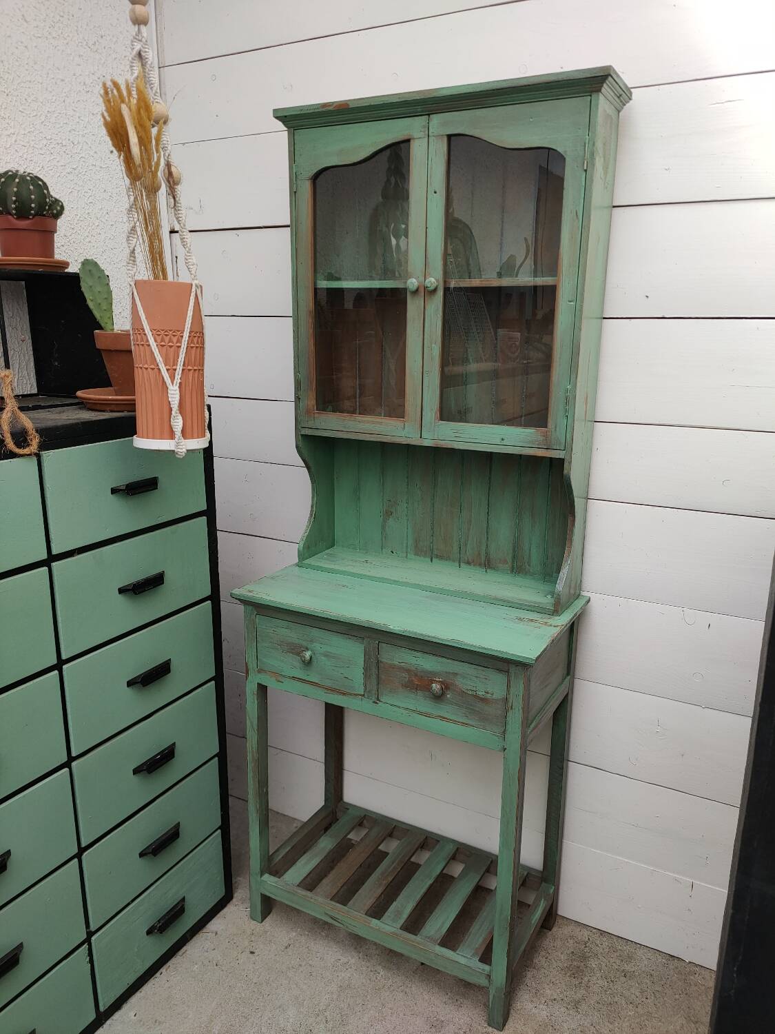 Vaisselier en bois vert