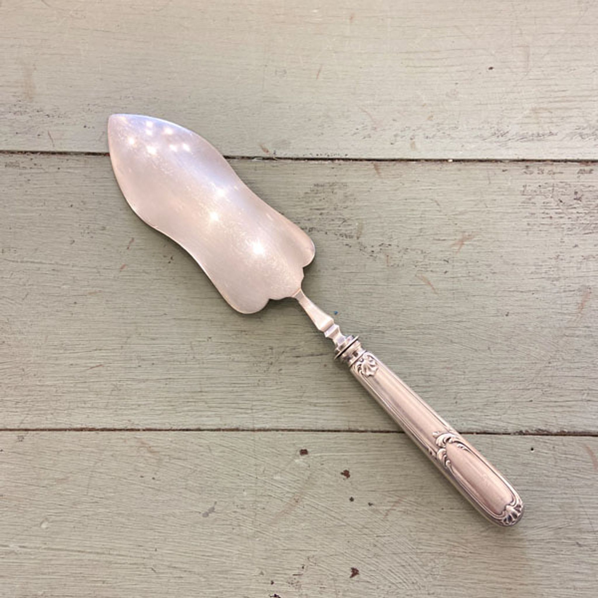 Cake shovel, pie, silver metal fish