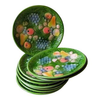 Neuf assiettes à dessert en barbotine feuilles et fruits vintages