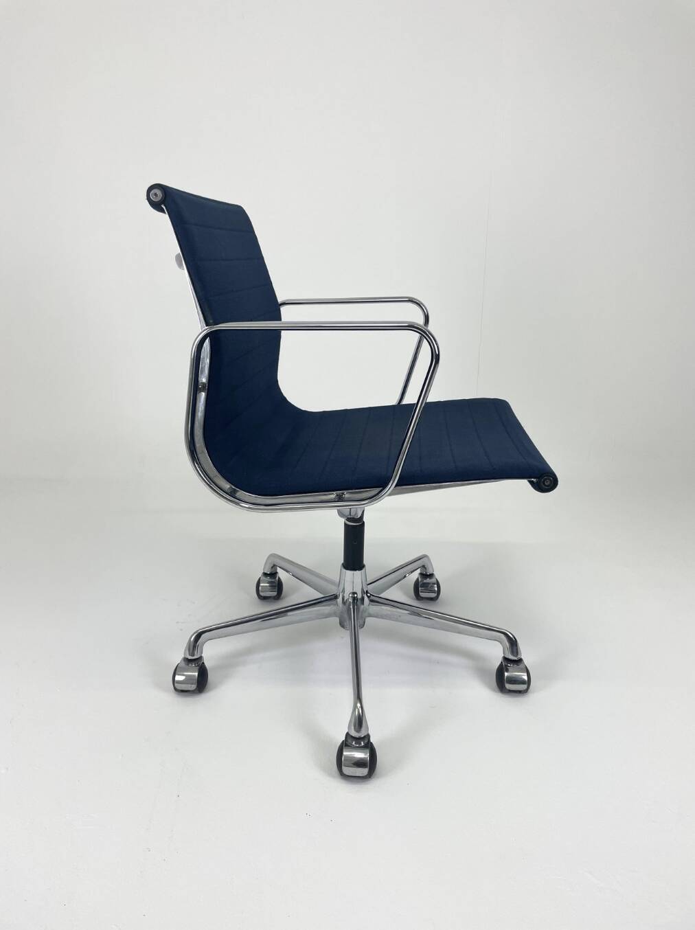 Blue fabric office chair, ICF - Charles Eames, Ray Eames - EA108 aluminum group