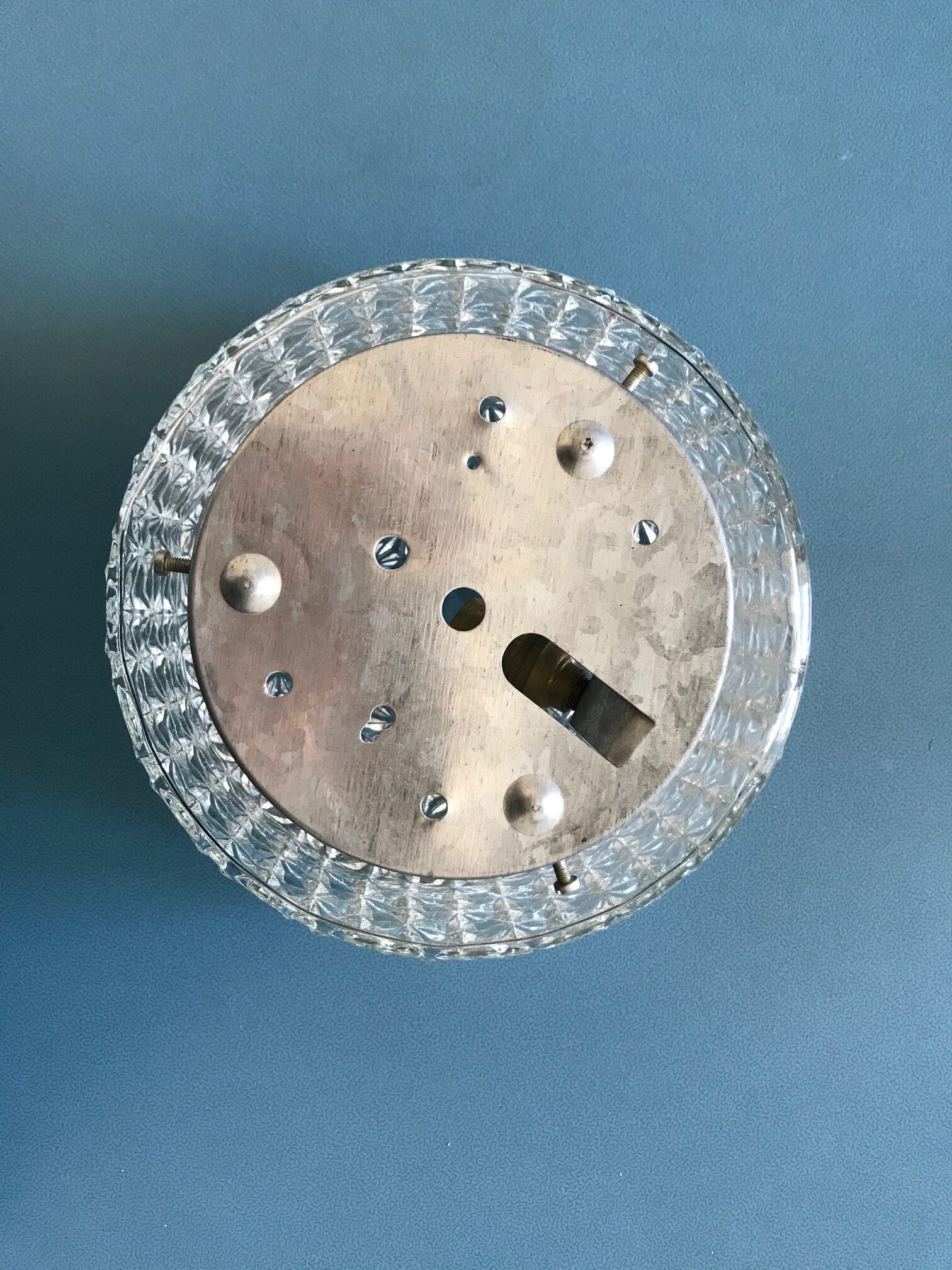 Round ceiling light in chiseled glass