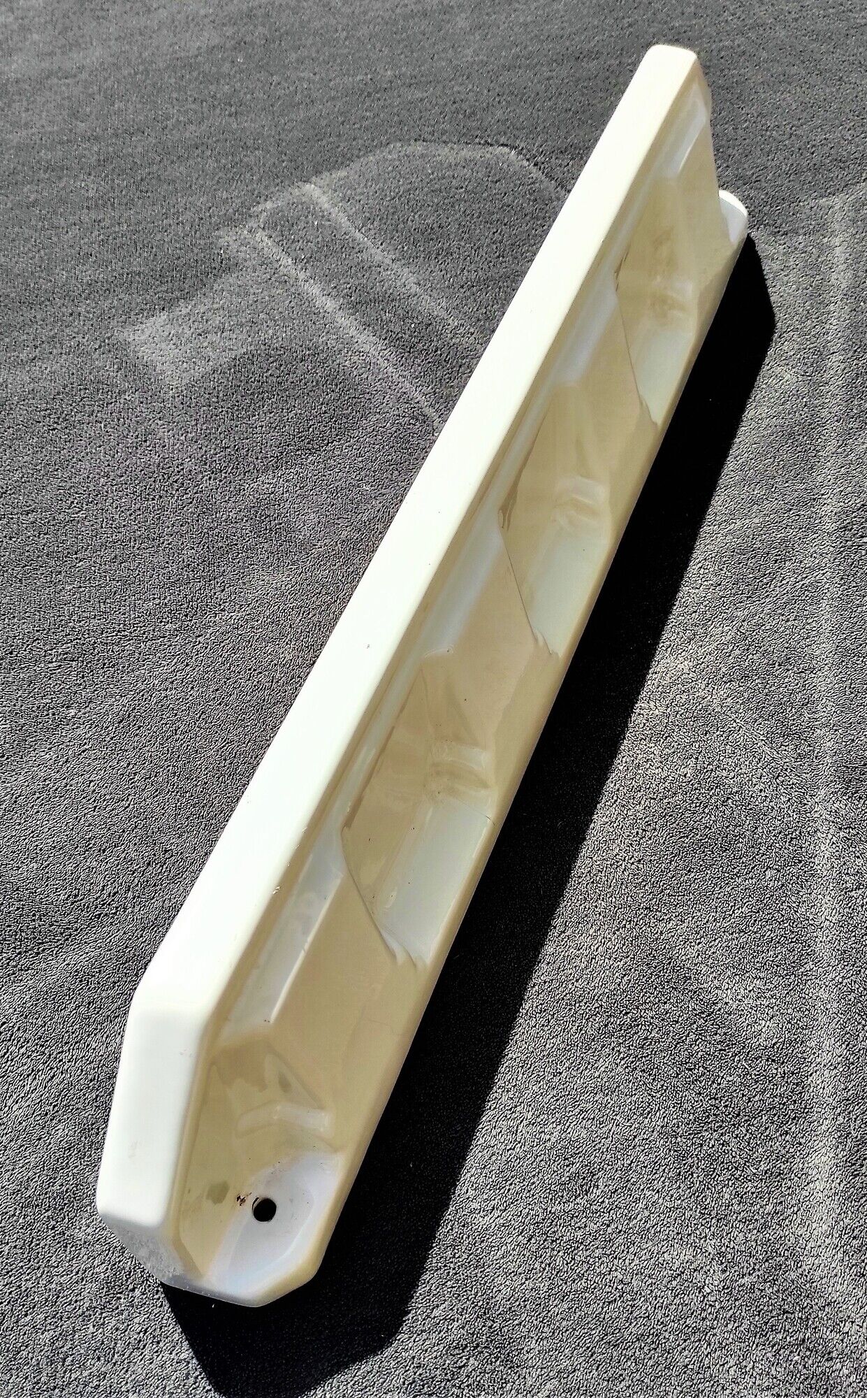 Old shelf of great length / shelf in white Art Deco porcelain