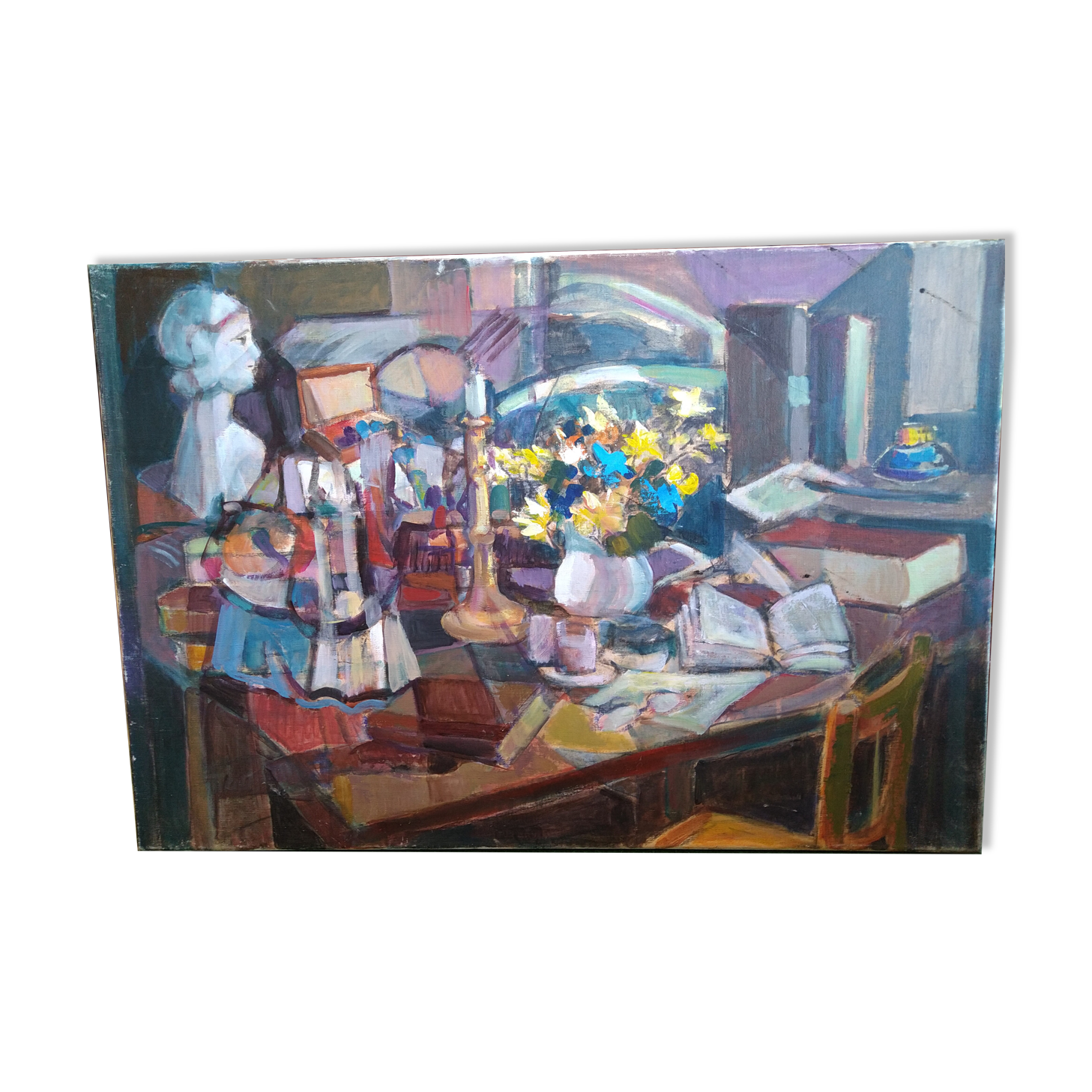 Bouquet and bust table