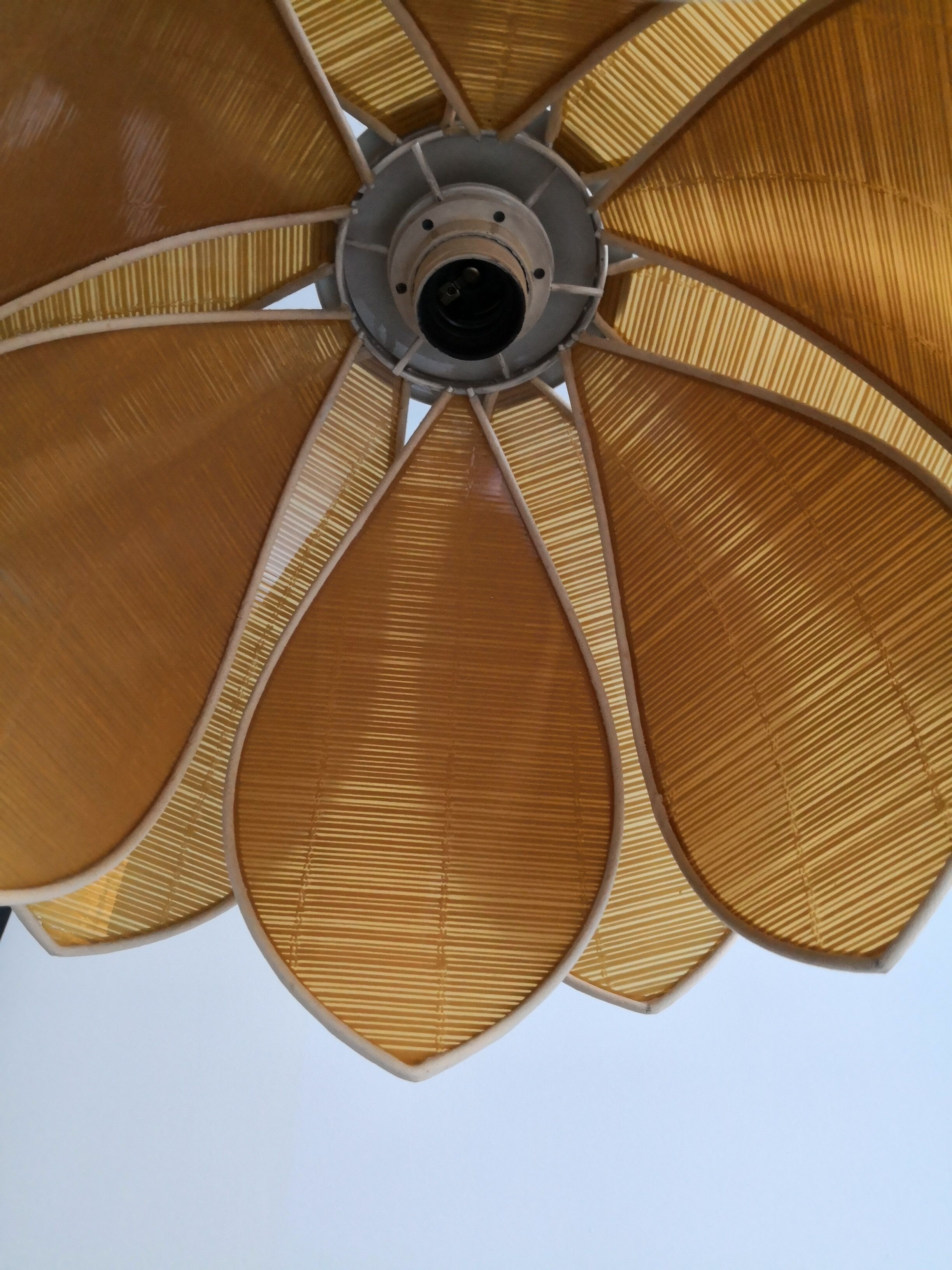Suspension fleur années 70