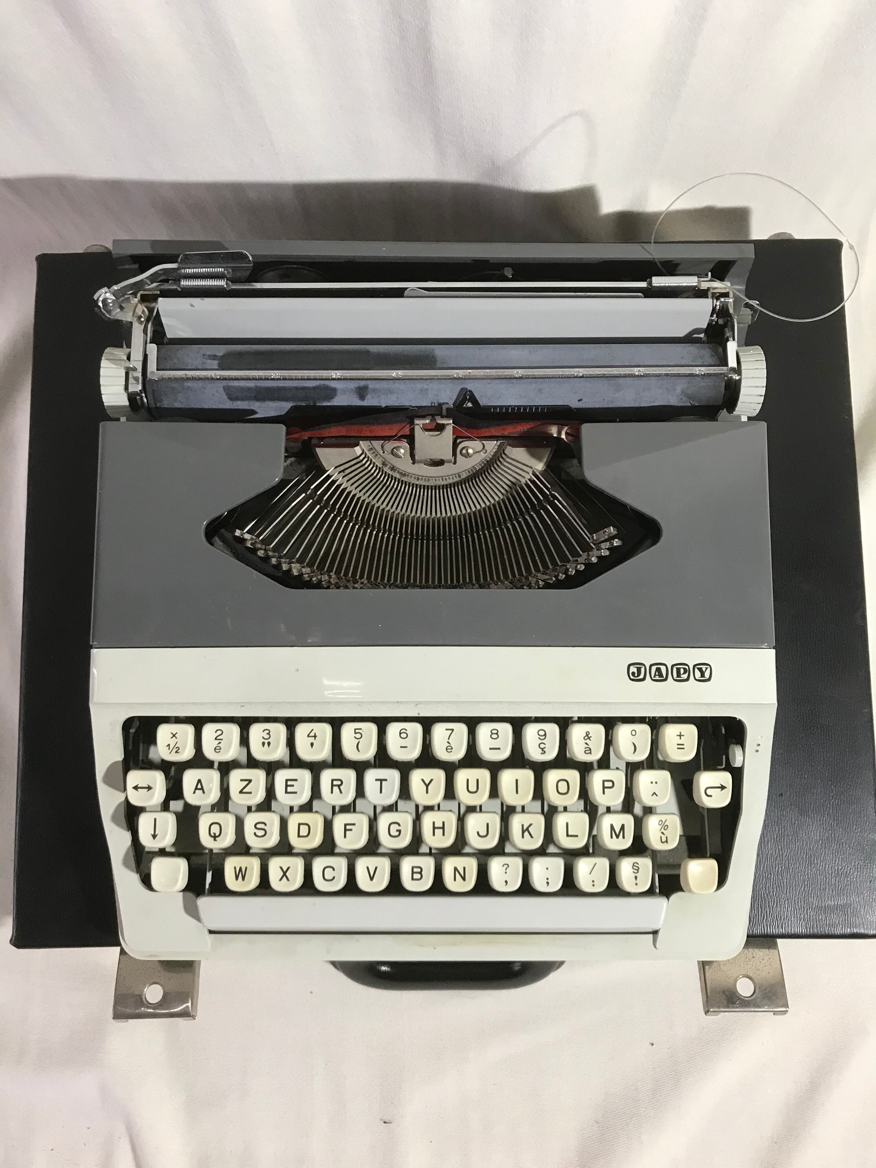 Former HJapy white metal writing machine - grey - vintage black malle