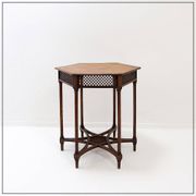 Table piédestal hexagonale ou table d'appoint avec structure en treillis et motif étoilé