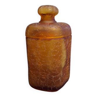 Cotton pot with cracked glass