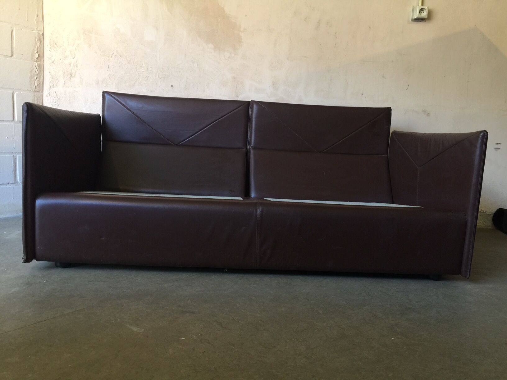 2-seater leather leolux sofa