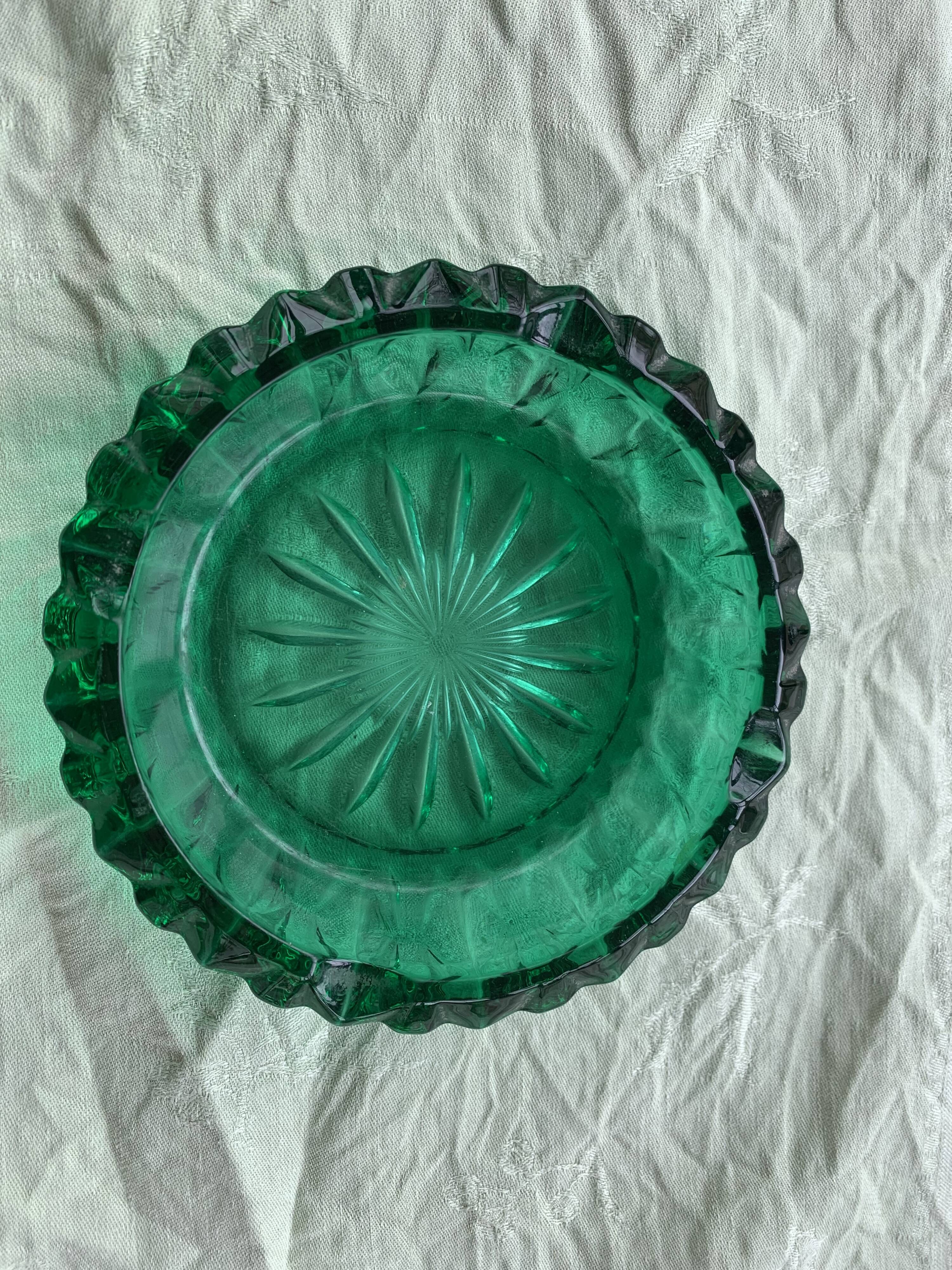 Cendrier en verre ciselé vert vintage