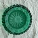 Cendrier en verre ciselé vert vintage