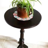 Salon table, plant stand table, plant support table.