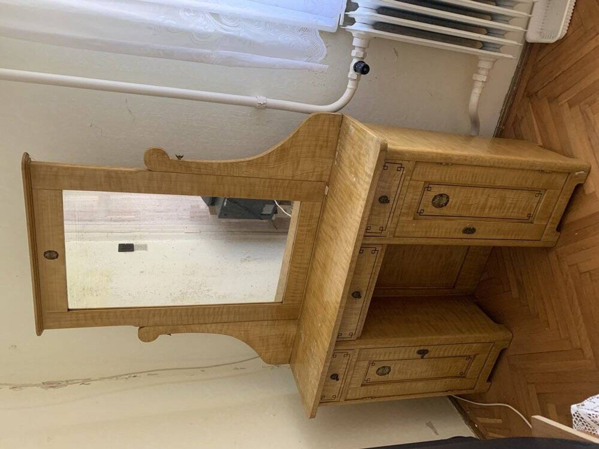 Coiffeuse en bois brun peinte à la main avec miroir intégré — début du 20e siècle