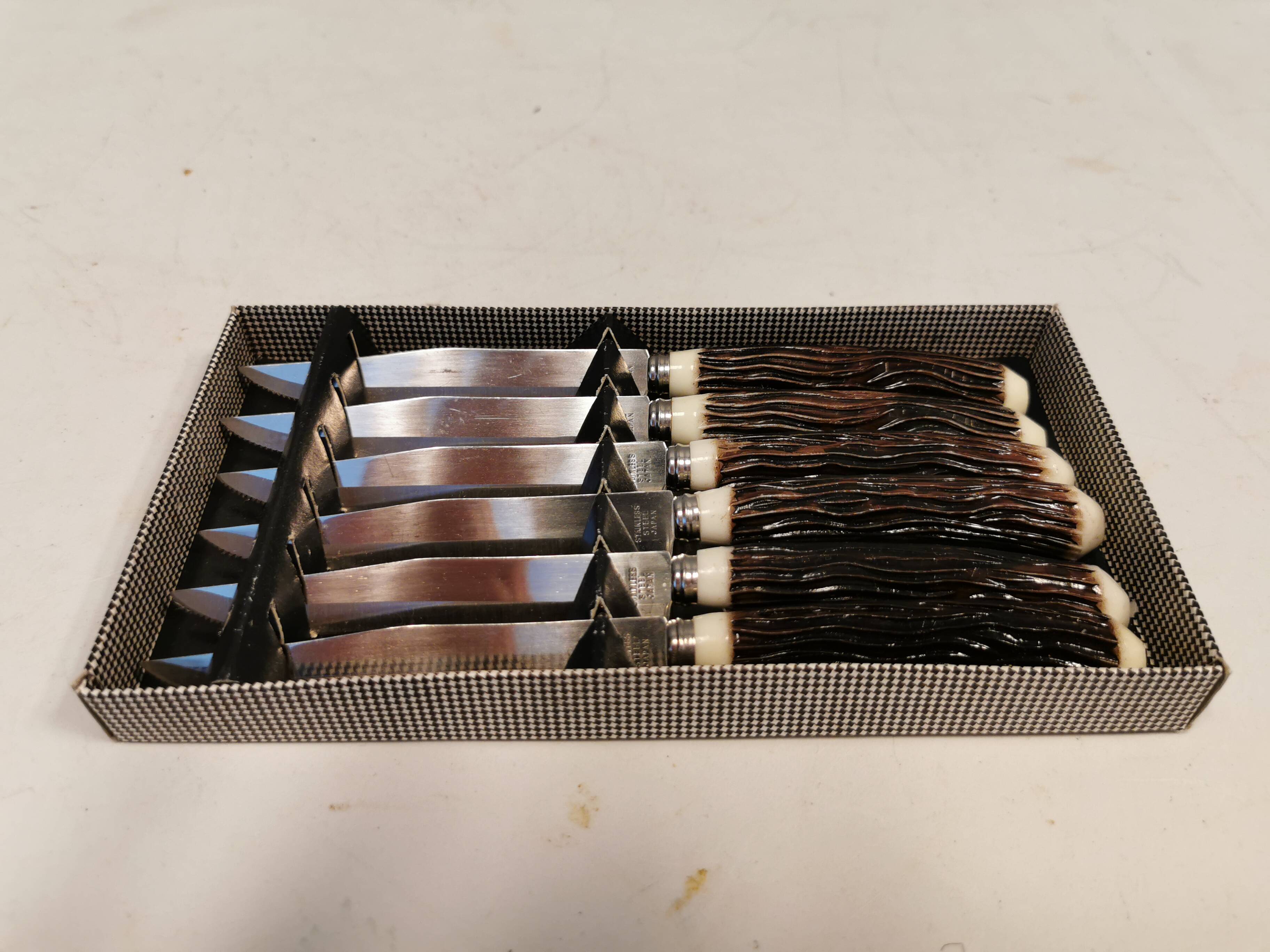 Six delicious stainless steel steak knives with bone handles, from Japan
