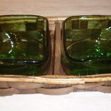 Rattan aperitif servant with 2 green glass ramekins