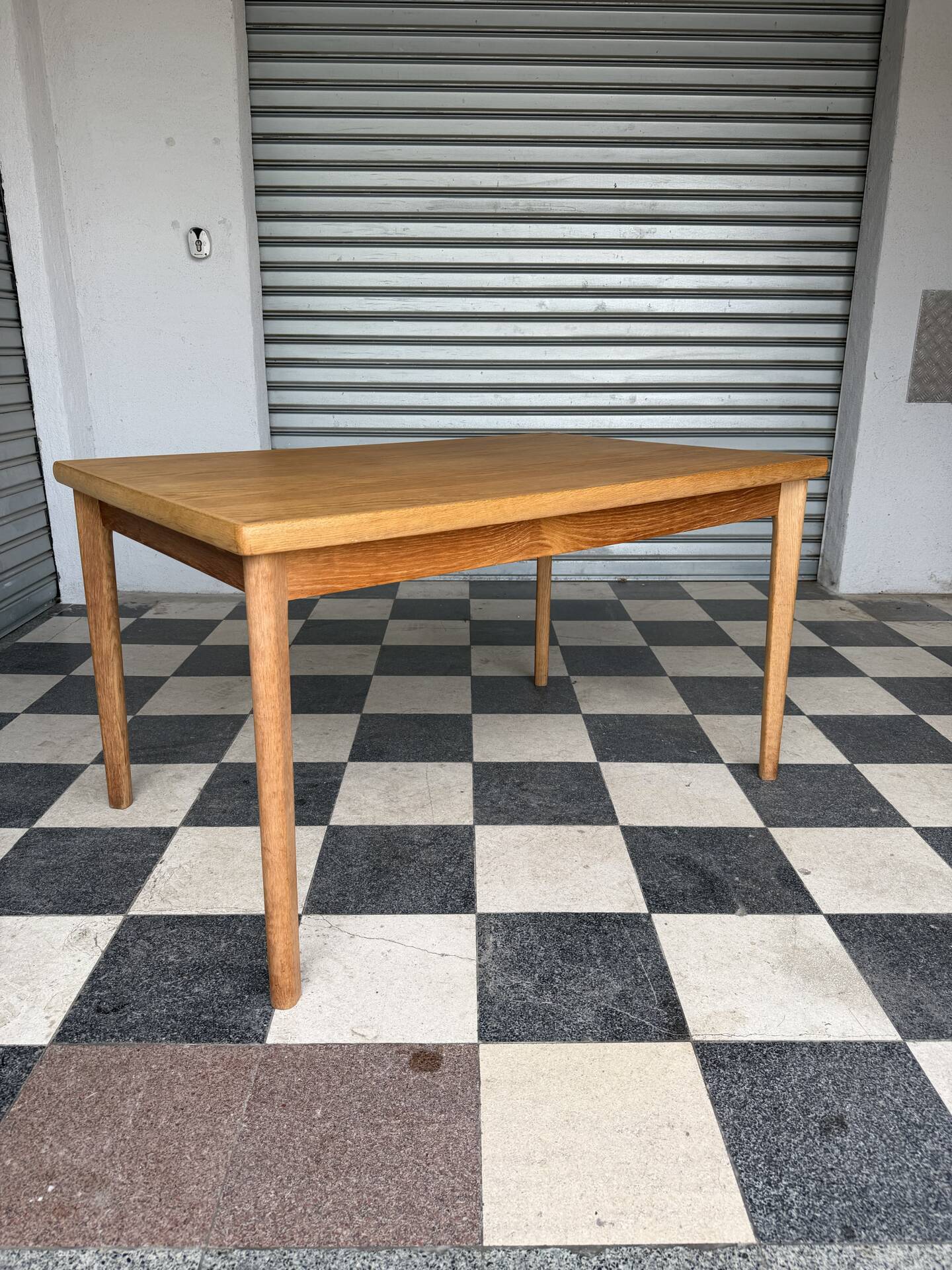 Table scandinave en chêne