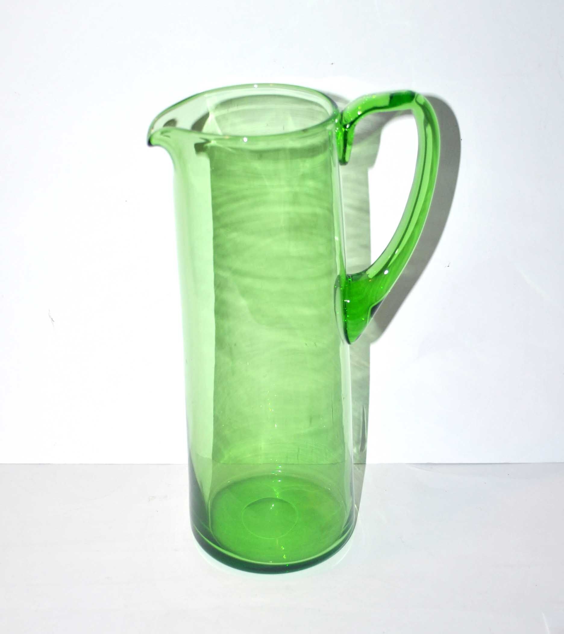 Pichet à orangeade vintage en verre uranifère soufflé vert dichroïque - Broc ouraline