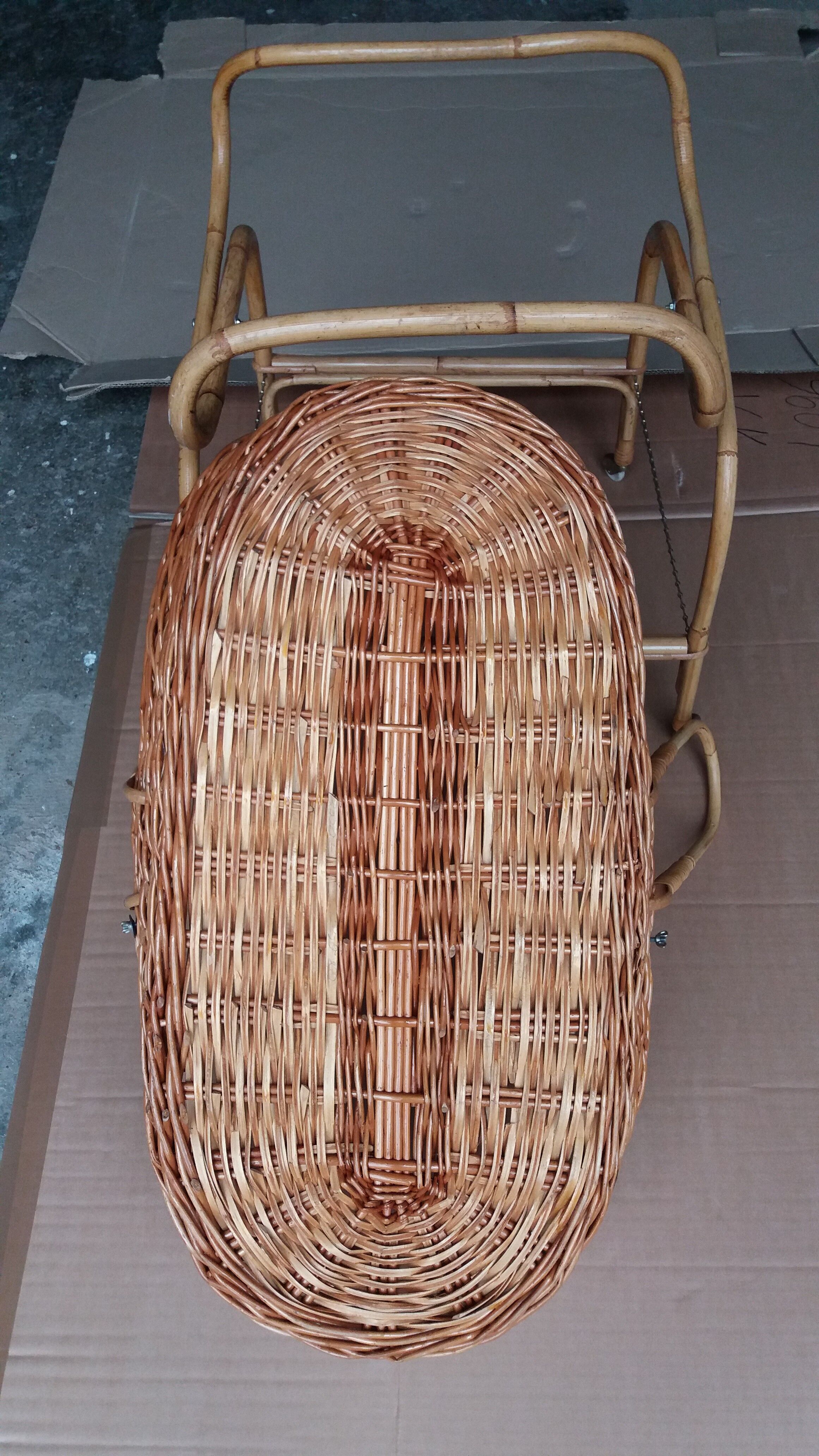 60s rattan basket