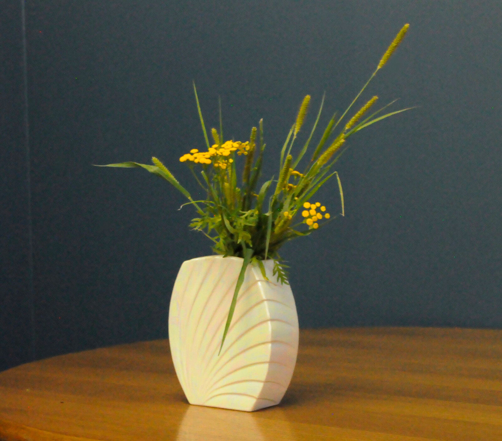 Geometric vase pearl
