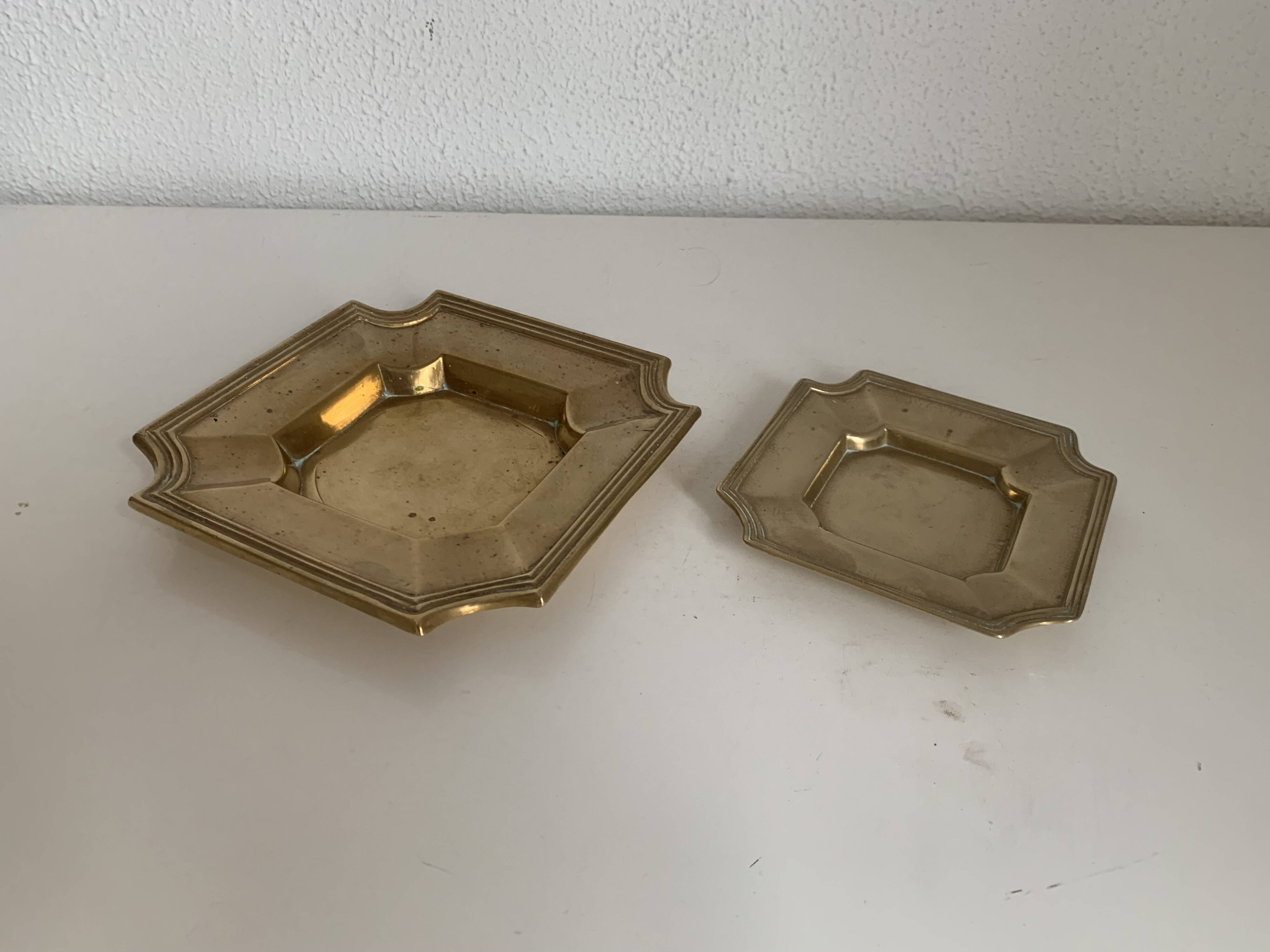 Pair of vintage 1980 brass ashtrays - 16 x 16 cm