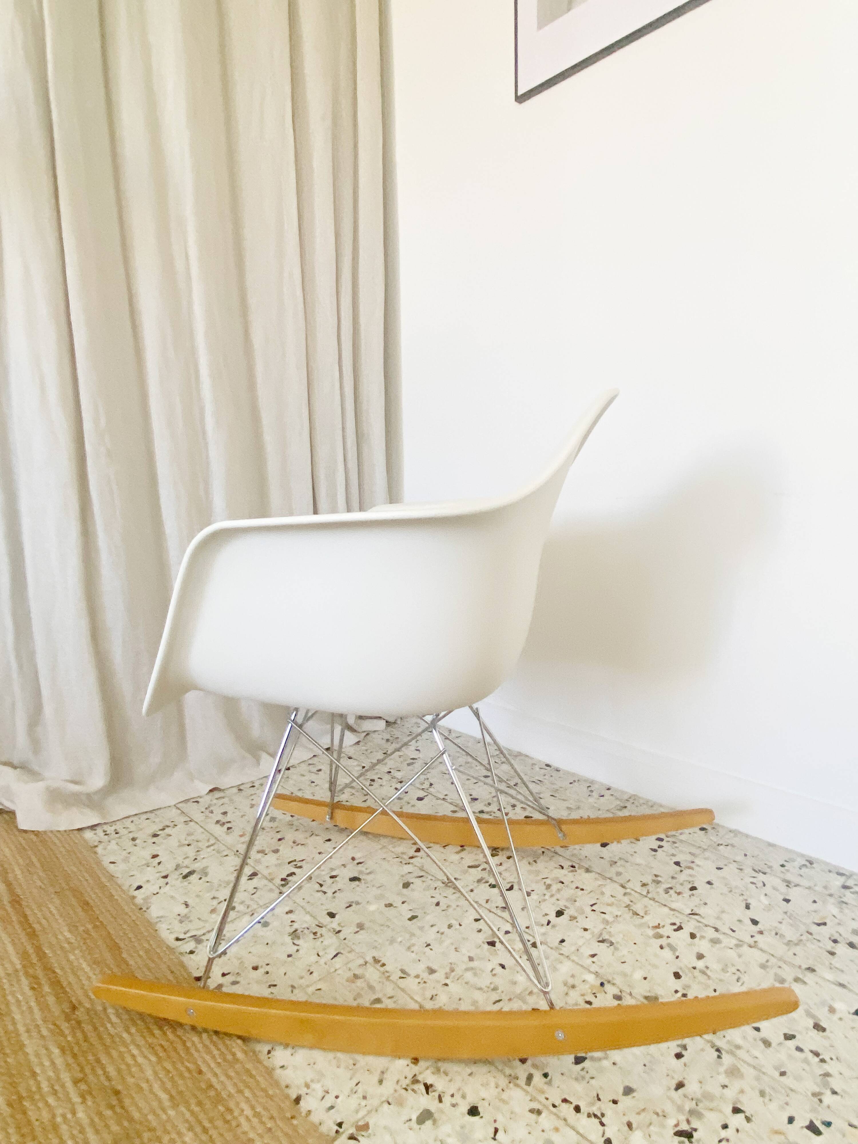 Eames Plastic Armchair RE RAR rocking chair