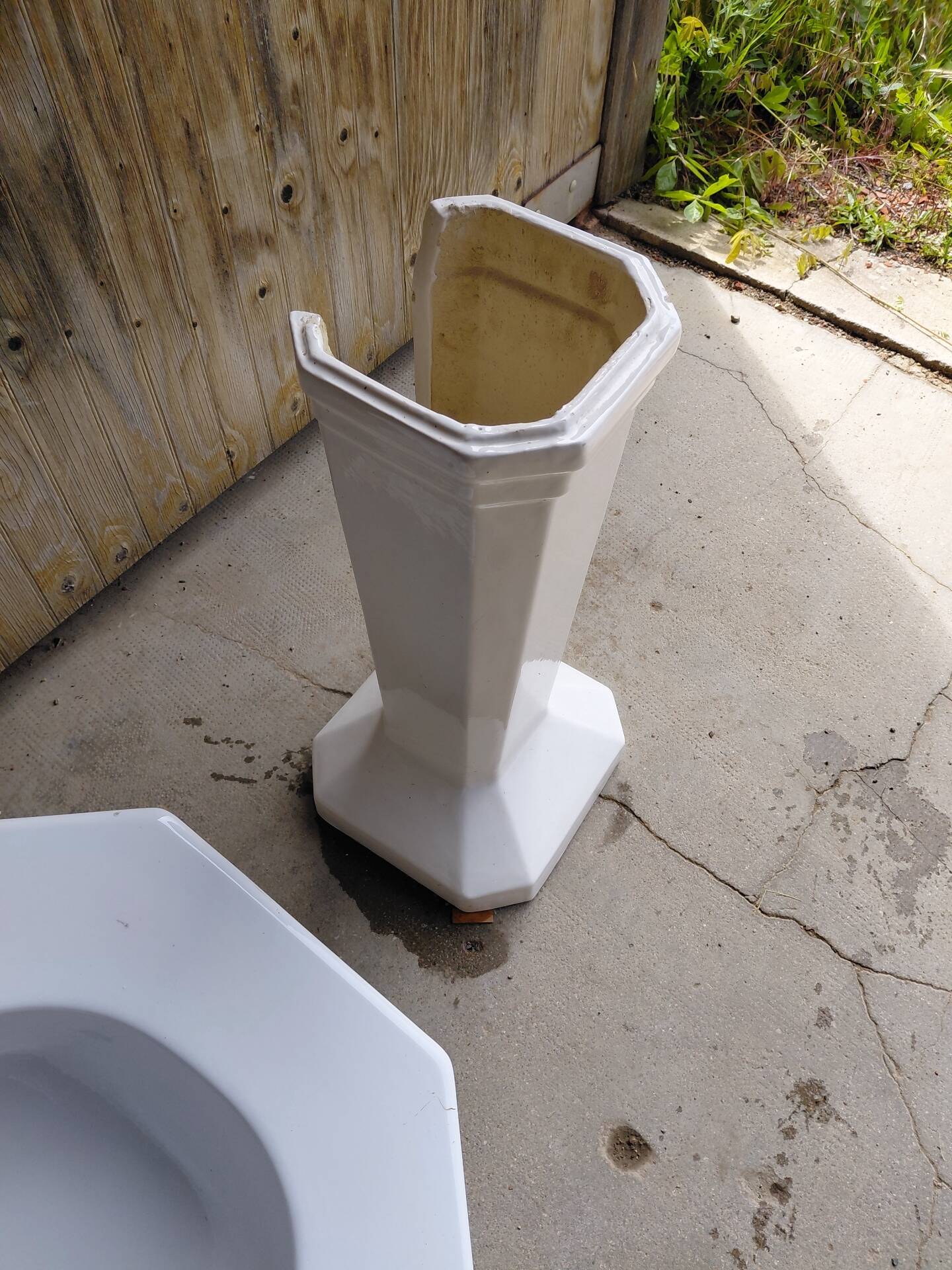 Enamelled white washbasin 1930