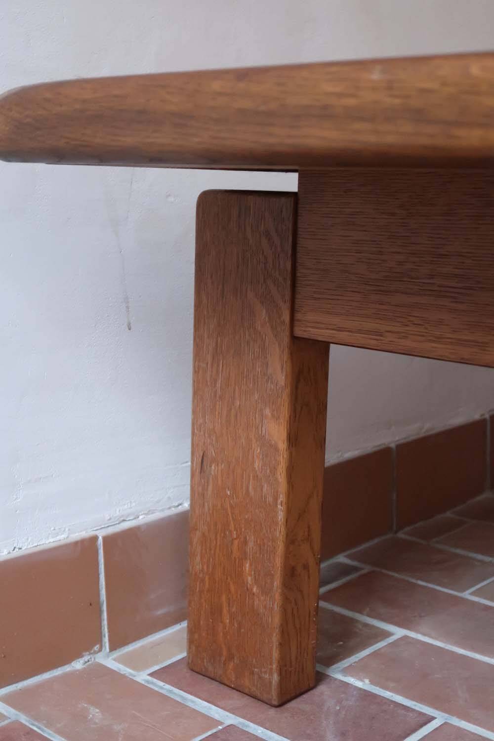 Large solid retractable coffee table