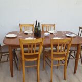 Extendable teak table