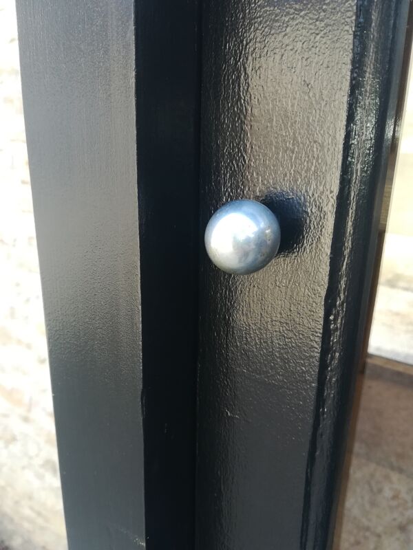 Meuble de métier a tiroirs et portes coulissante