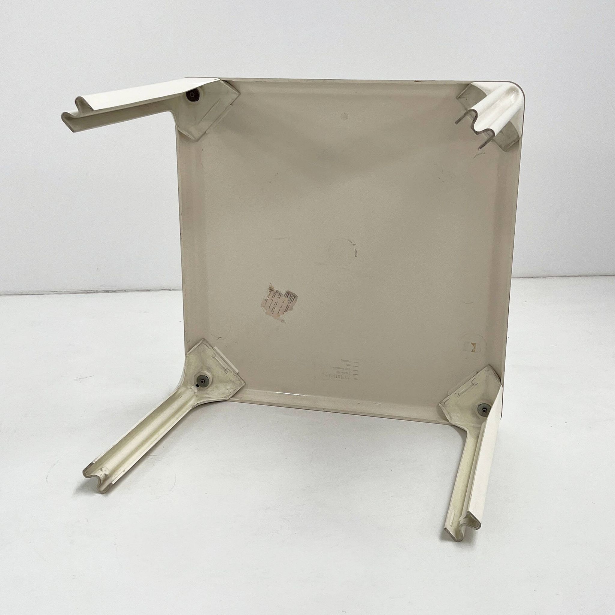 Stadio White dining table by Vico Magistretti for Artemide, 1970