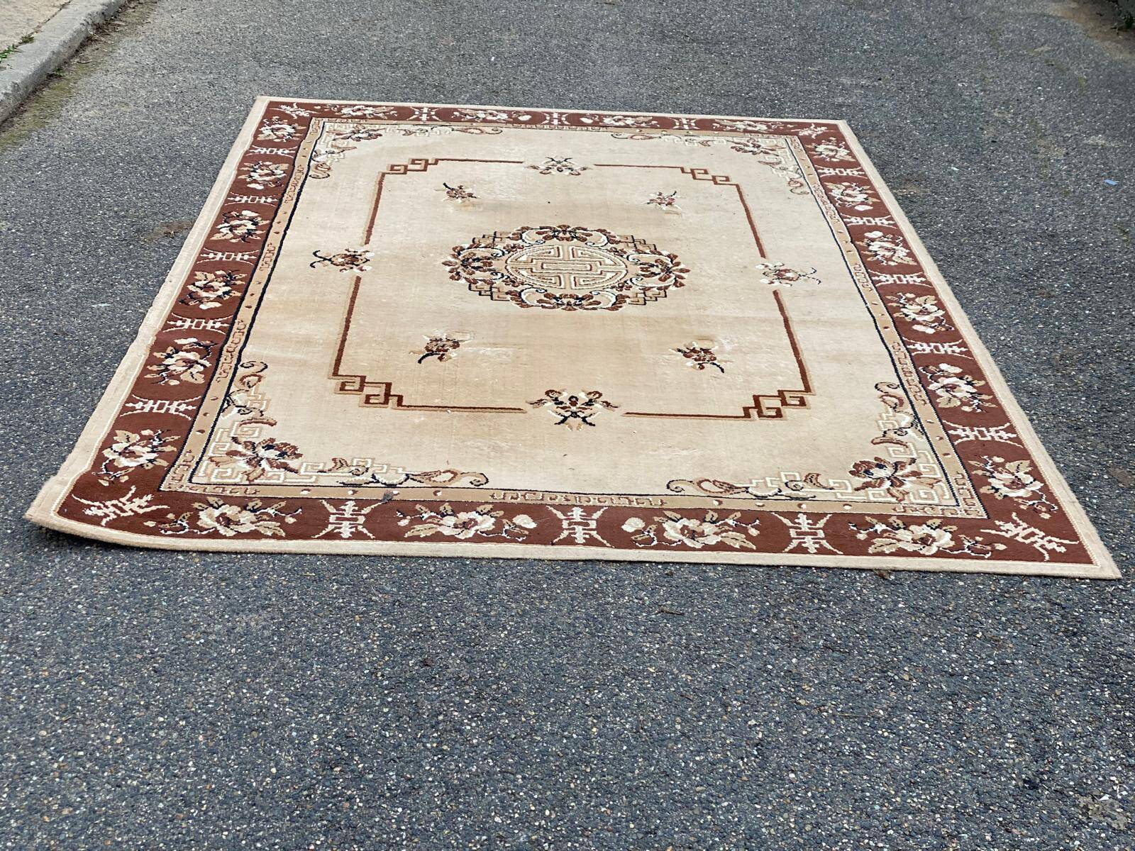 Persian rug in beige wool with woven flowers 290x190cm