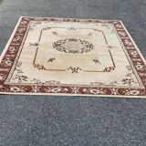 Persian rug in beige wool with woven flowers 290x190cm