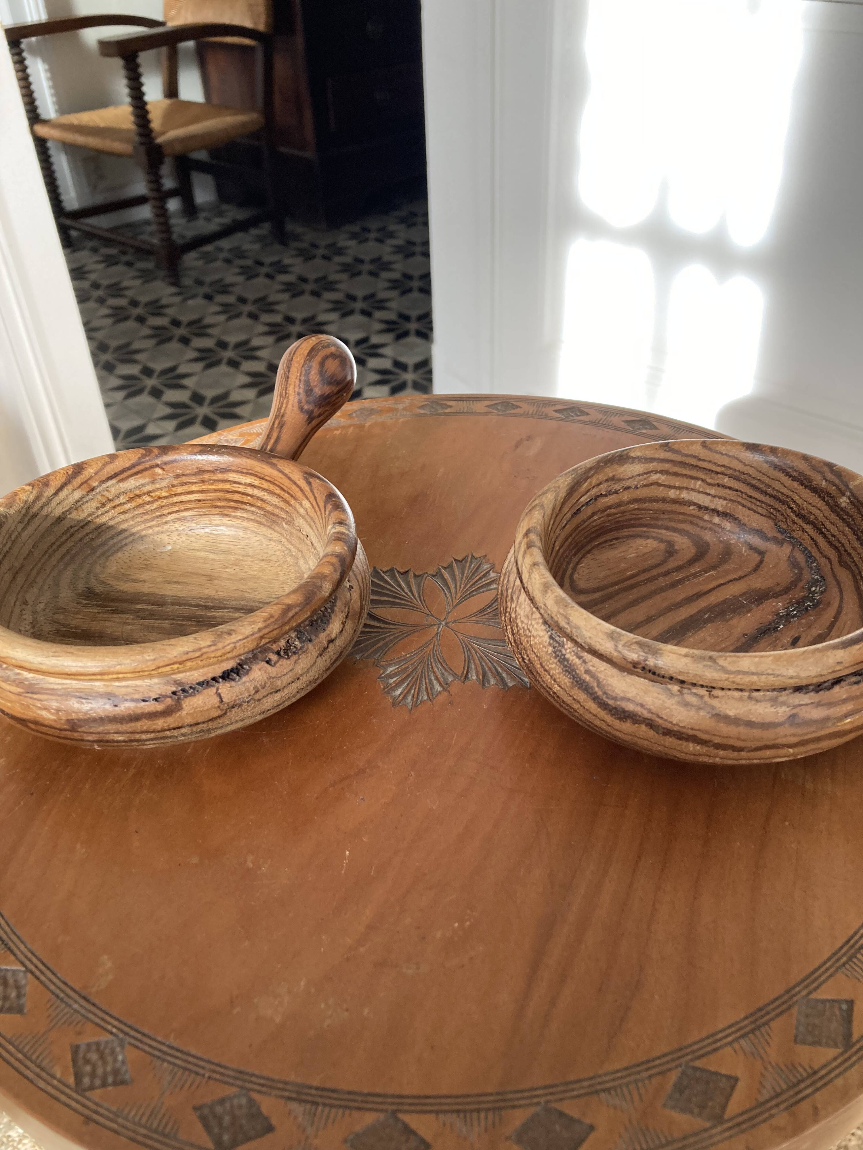 Duo of wooden raviers - vintage cup