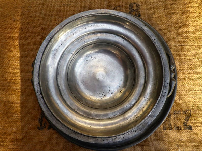 Soup bowl and its tin tray