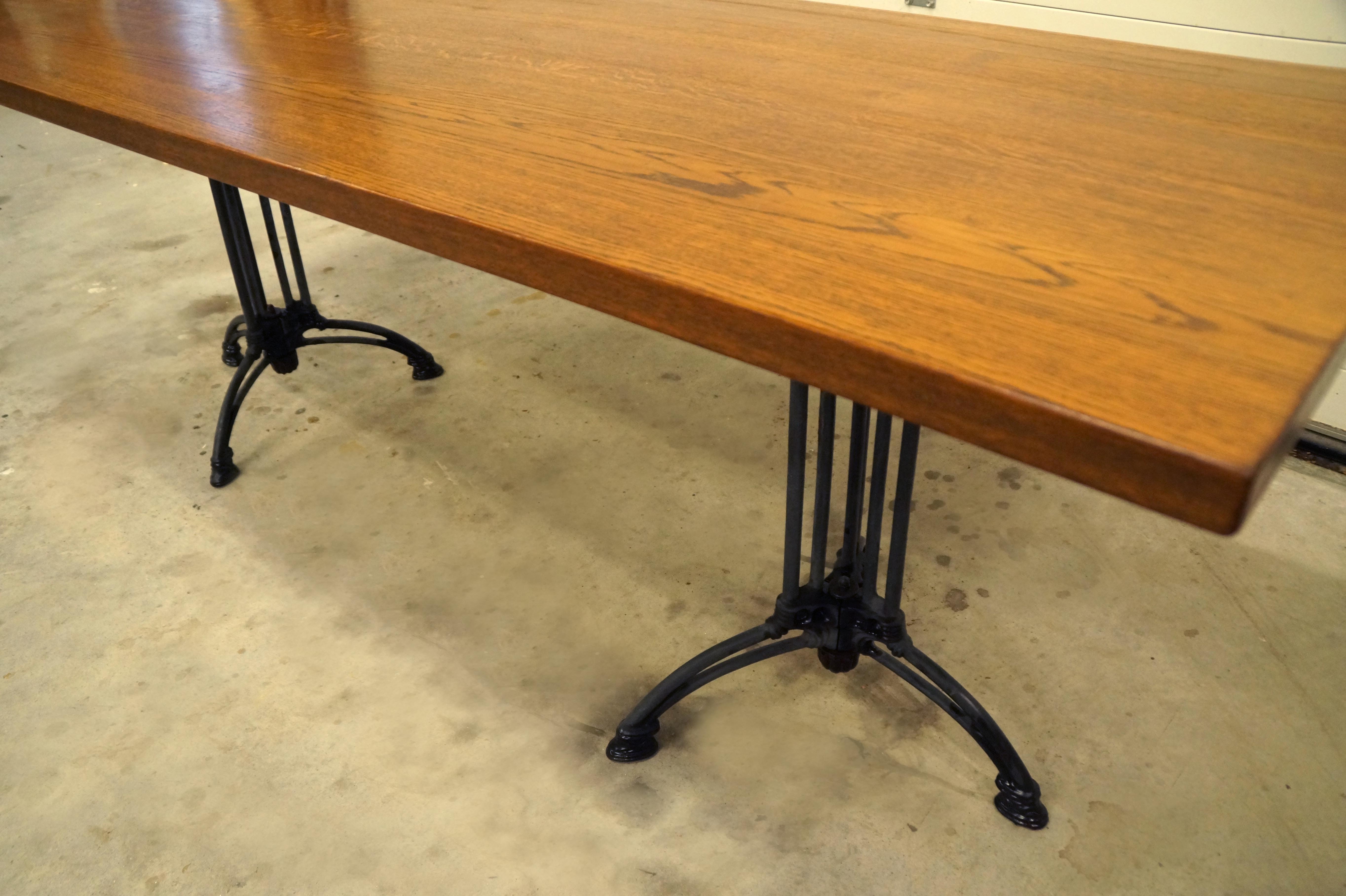 Table wood and cast iron