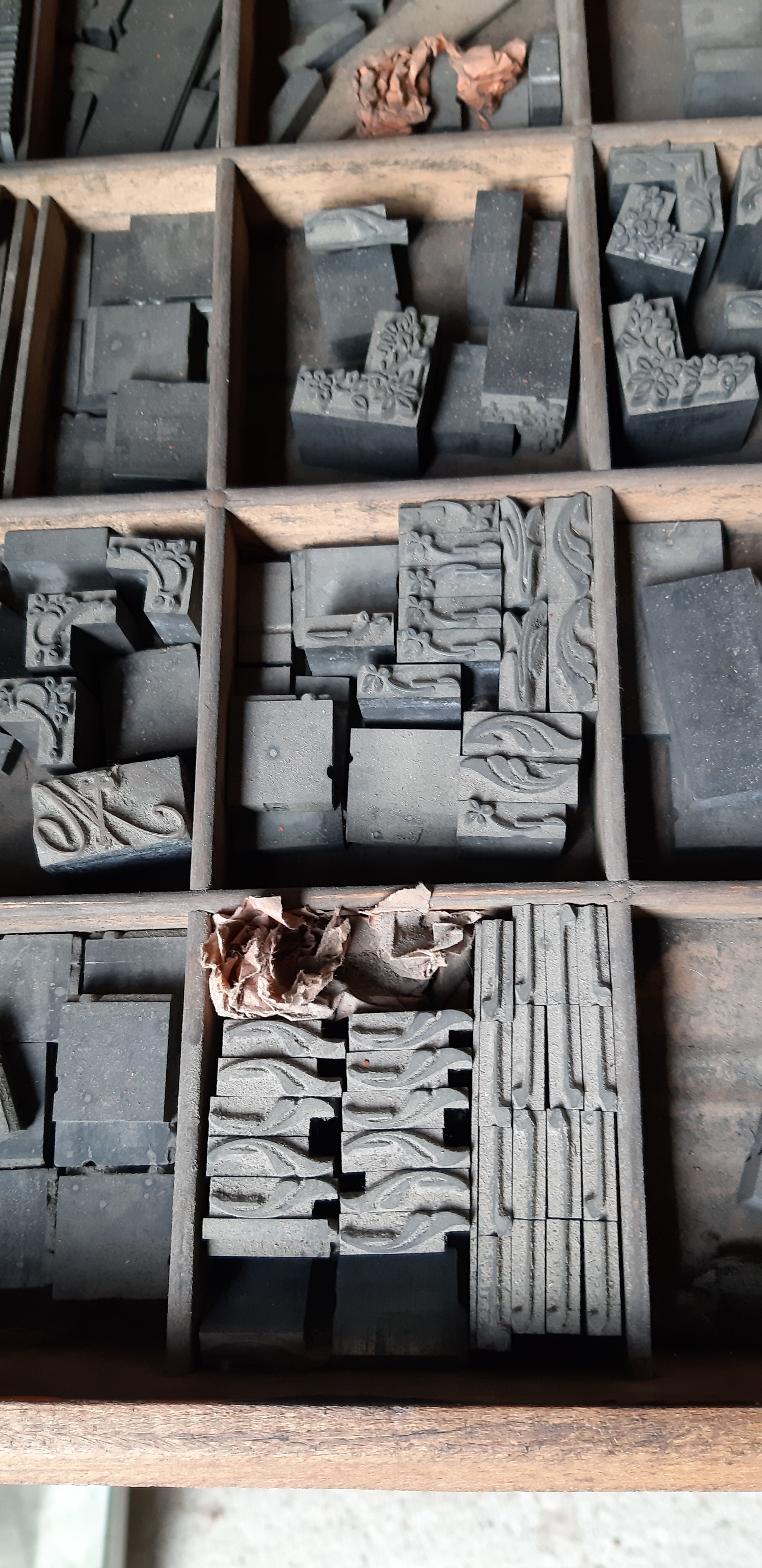 Printing cabinet 16 drawers with these lead letters