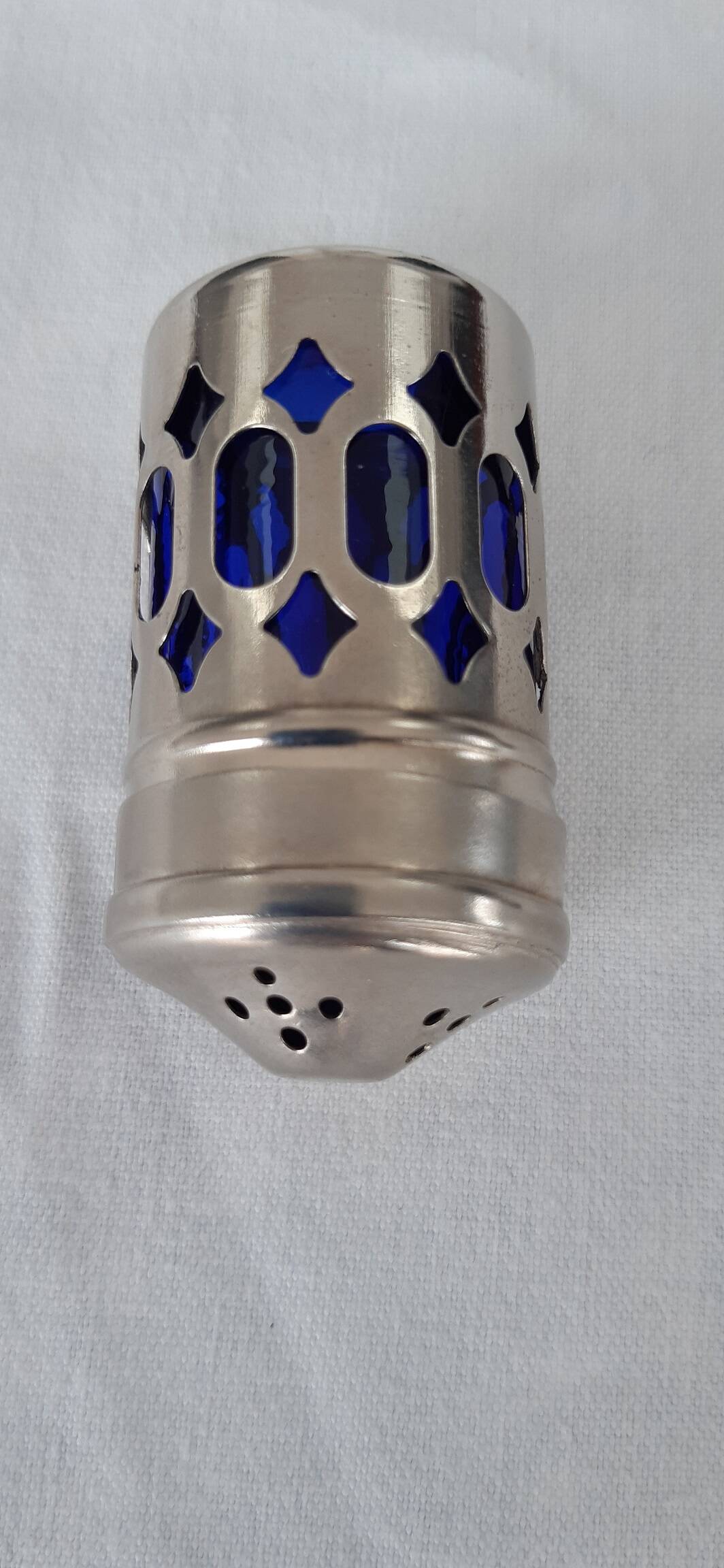 Salt and pepper shakers from the 1930s