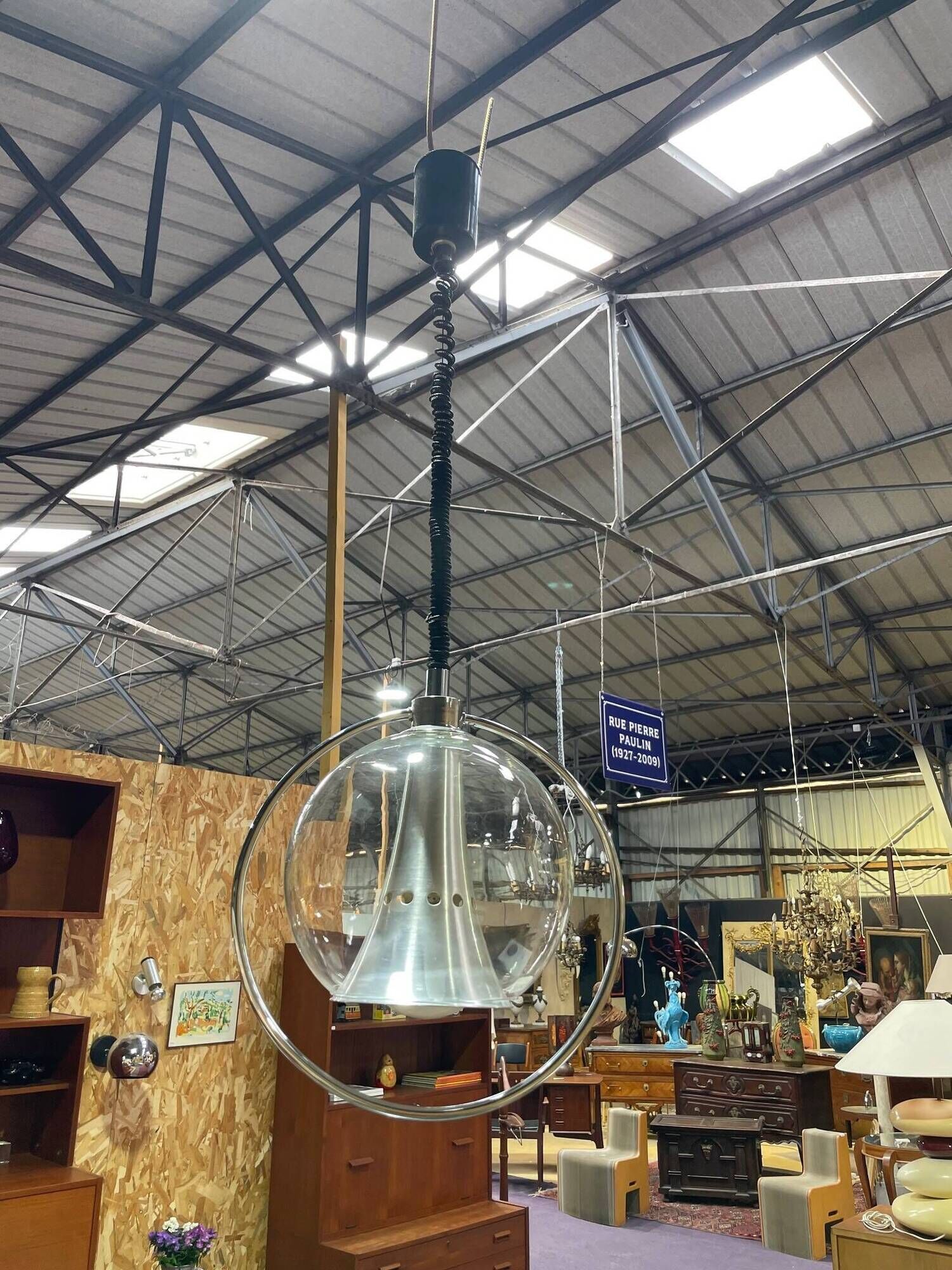 Vintage suspension design from the 1970s.