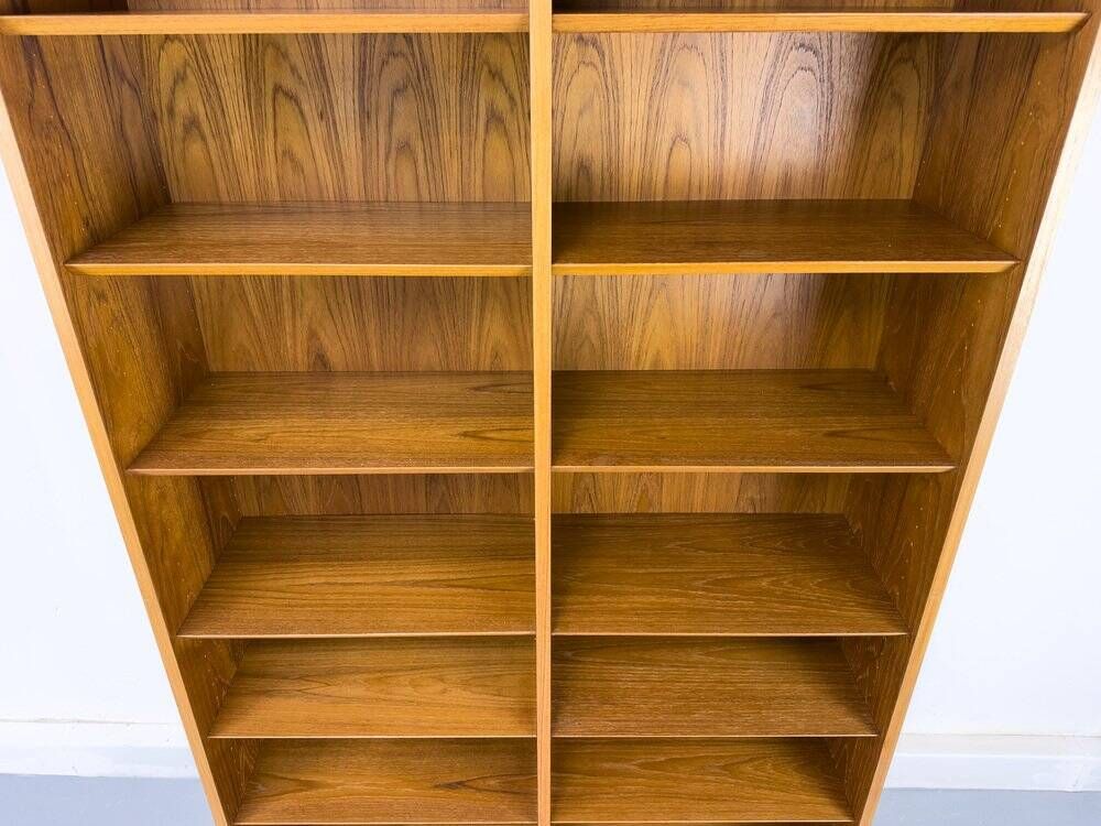 Large vintage teak bookshelf by Hundevad & Co., 1960s