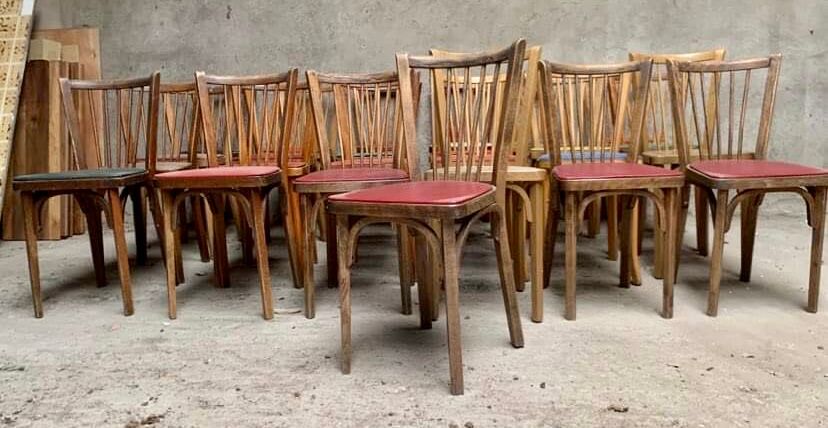 Series of 25 vintage Baumann bistro chairs in curved wood sitting Skaï or wood