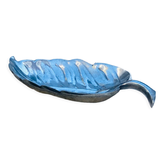 Leaf-shaped dish