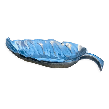 Leaf-shaped dish