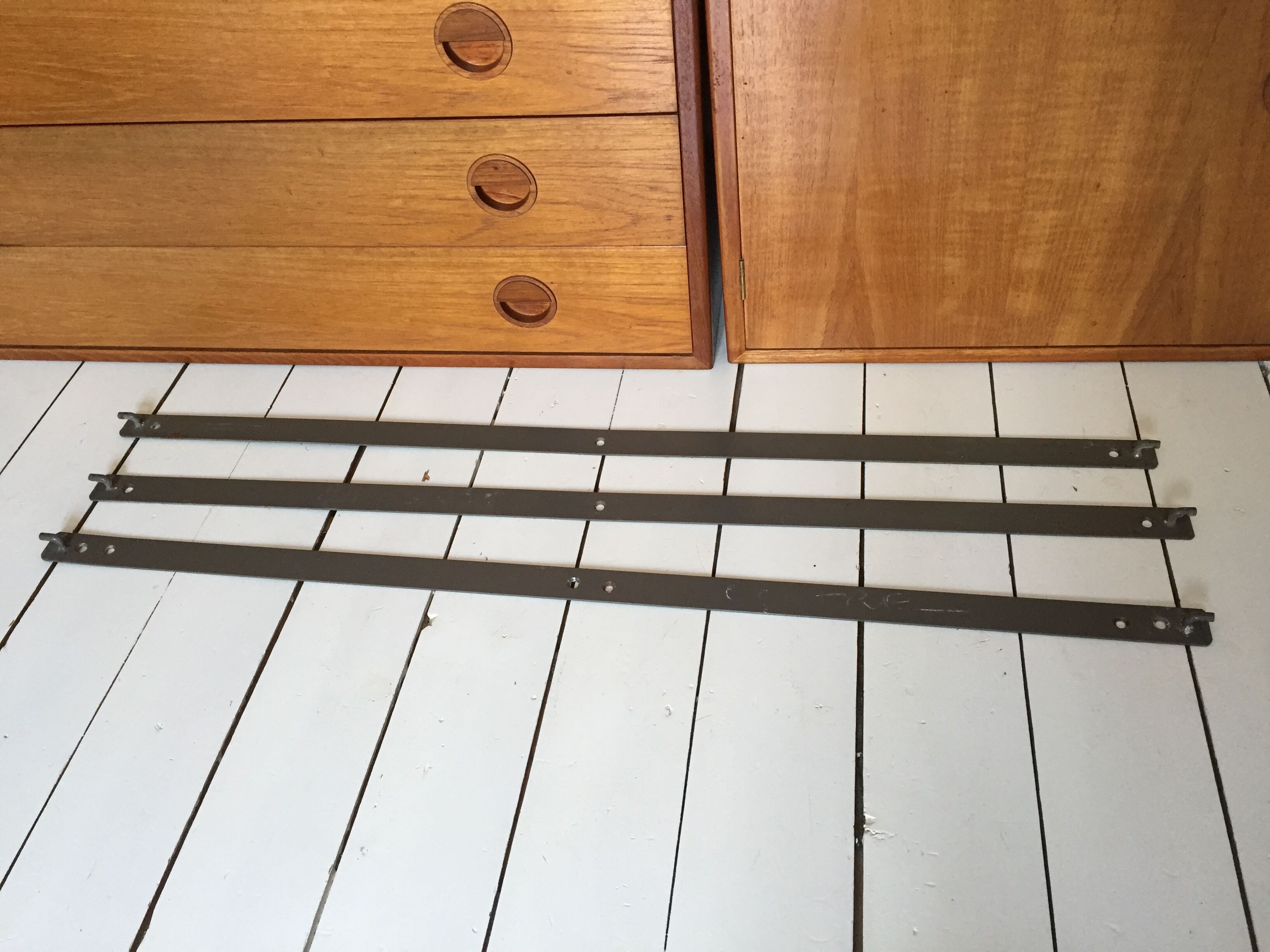 Enfilade scandinave à suspendre 3 modules en teck Denmark