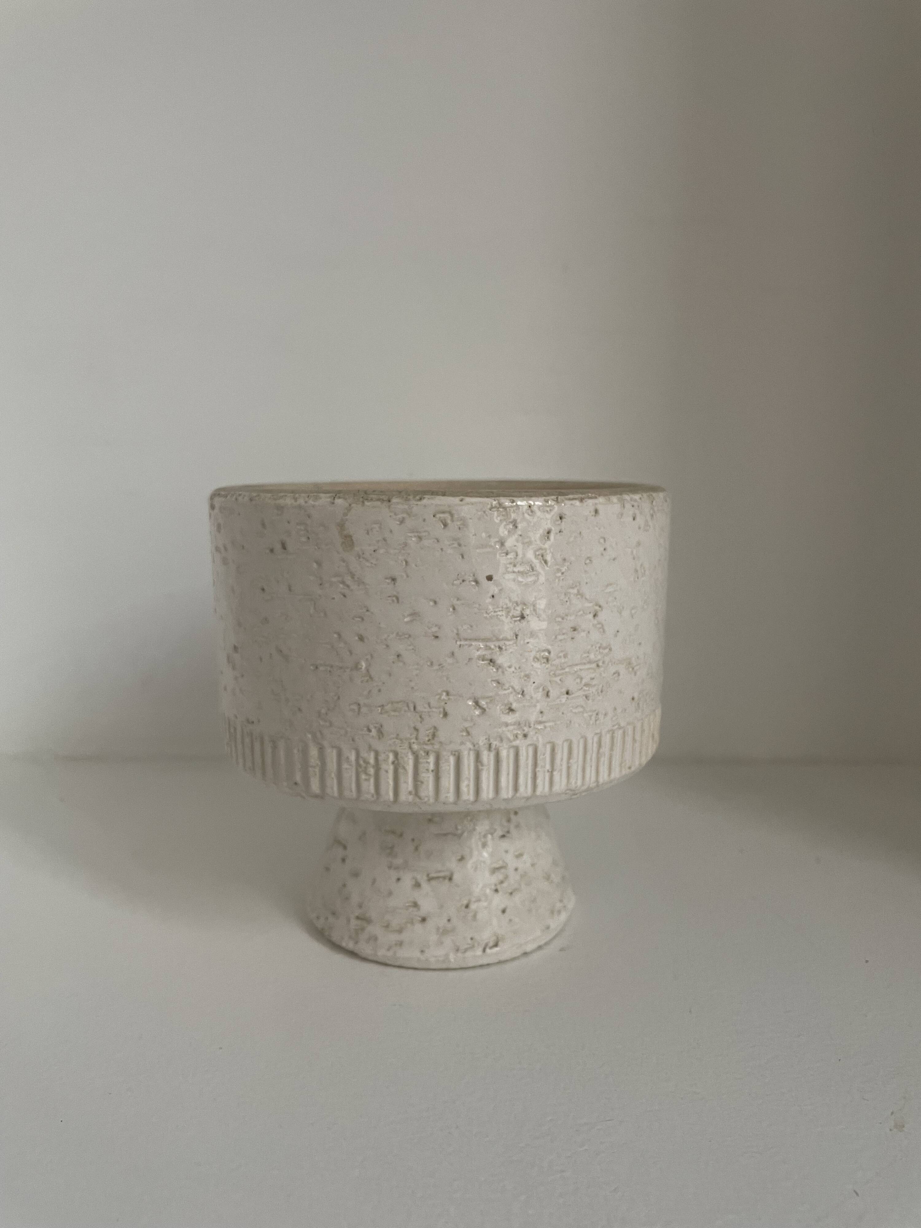Set of 18 decorative items