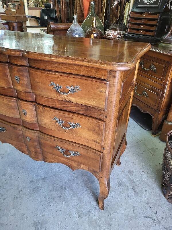 Louis XV walnut chest of drawers with 3 drawers from 1960