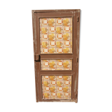 Closet door or reserve and its frame