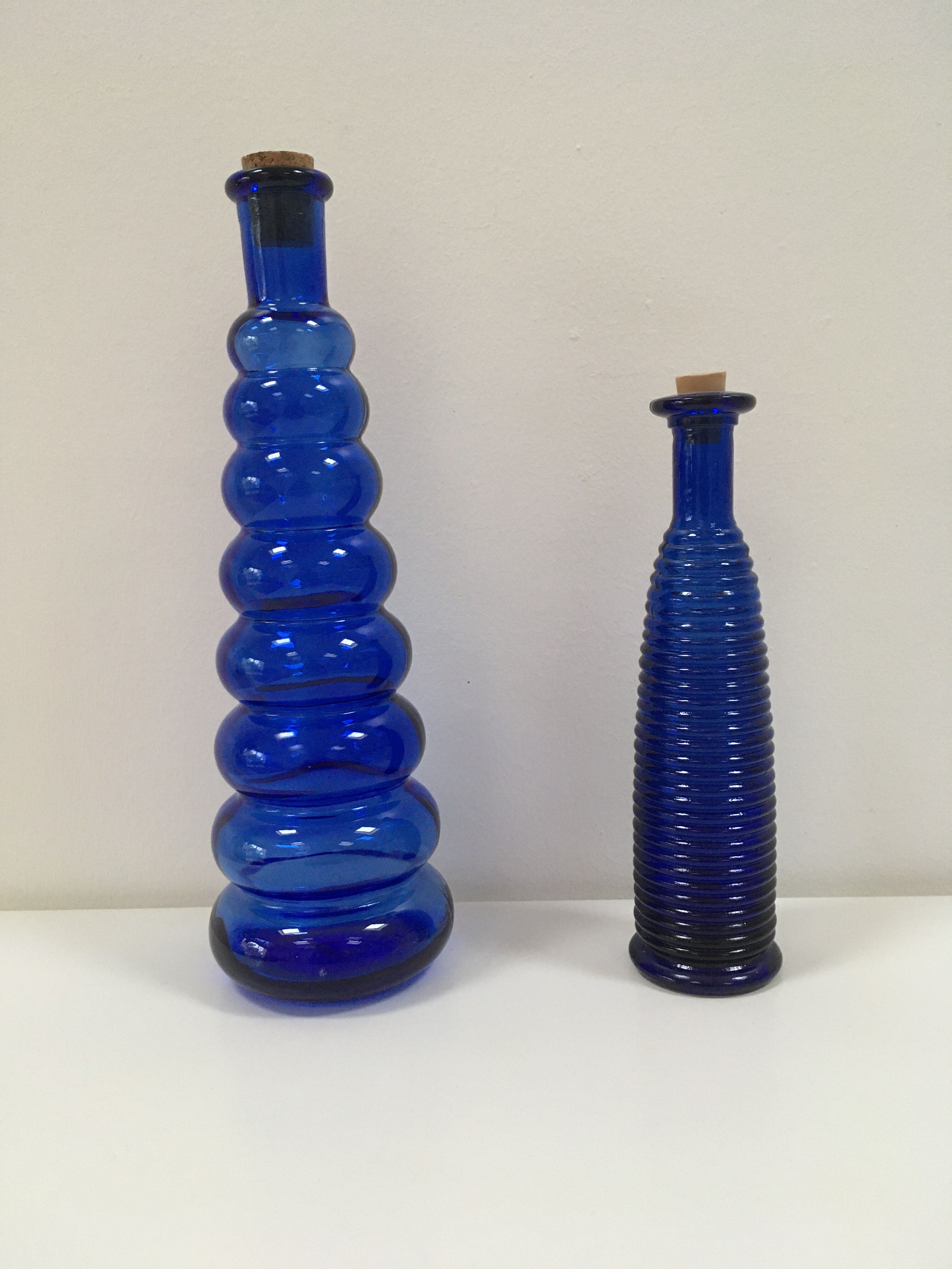 Lot de 2 vases soliflores en verre bleu torsadé