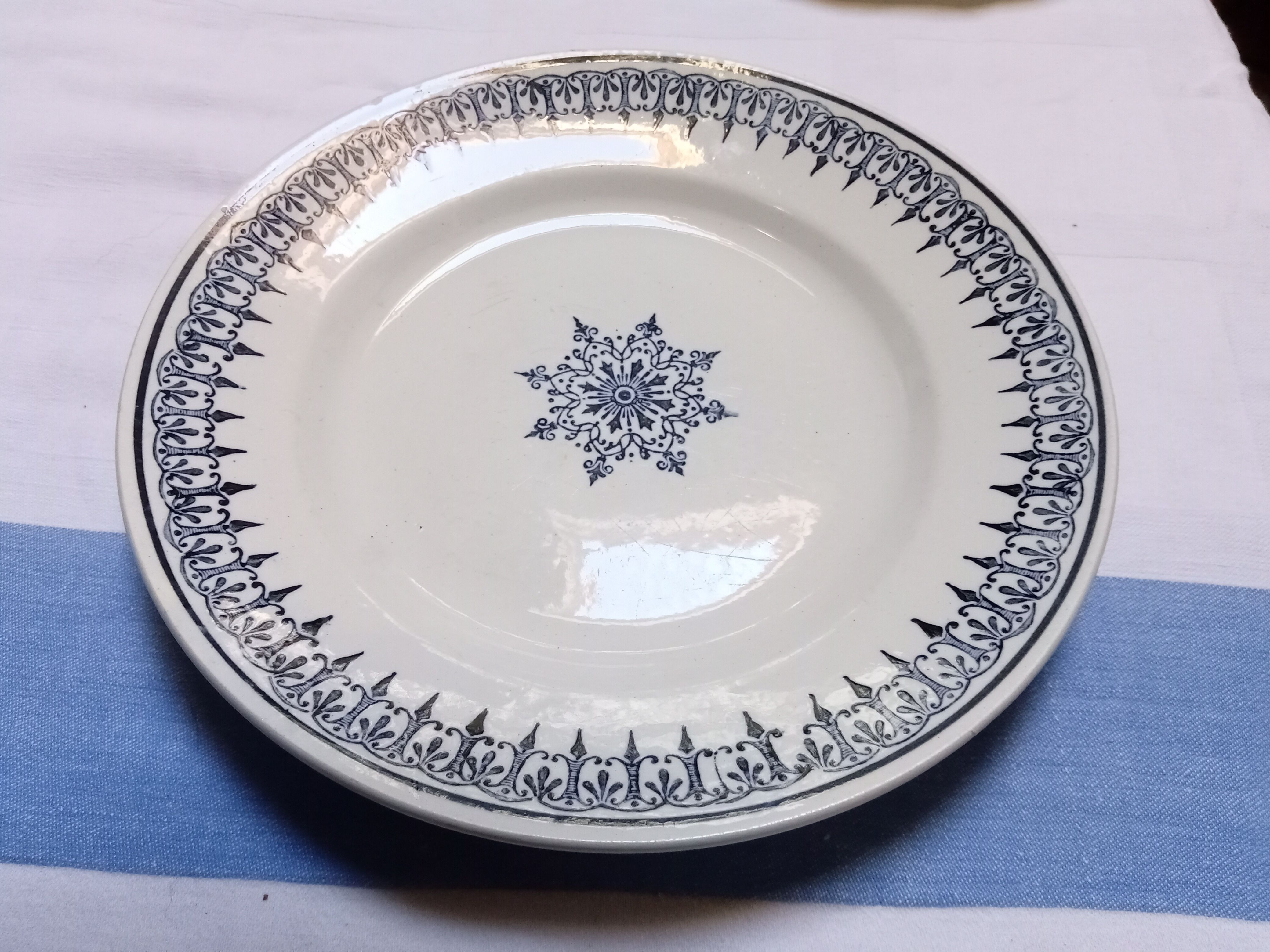 Assortment of 6 old blue flat plates