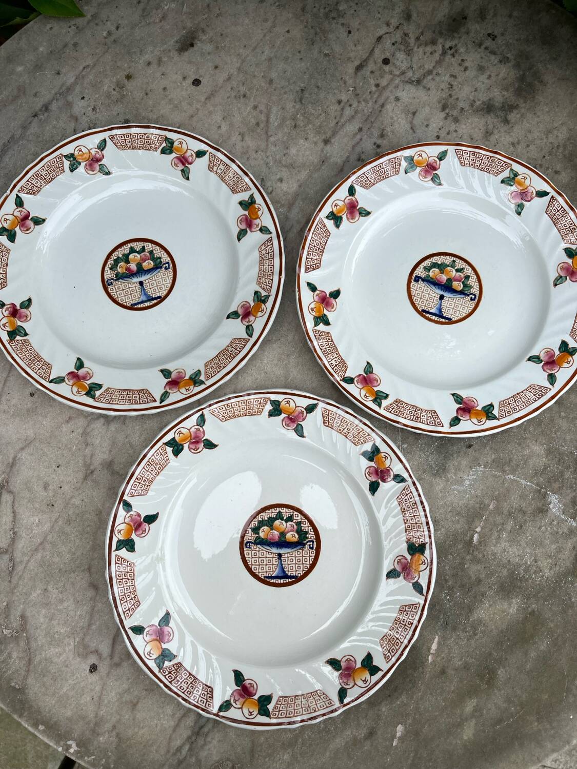 Plat et assiettes art deco, Longwy - décor Maurice