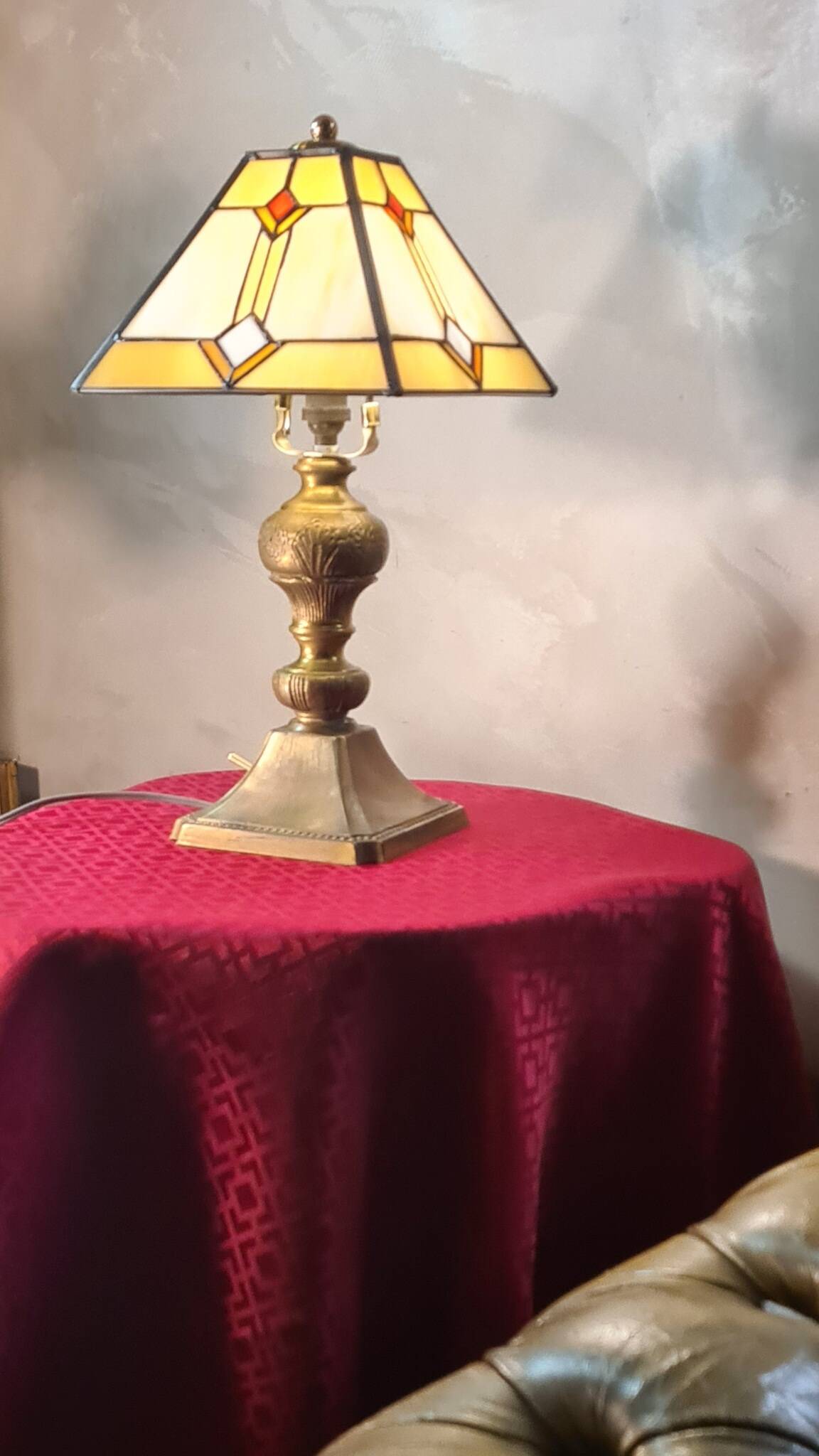 Art deco bronze and brass lamp h40x30 tiffany glass style lampshade